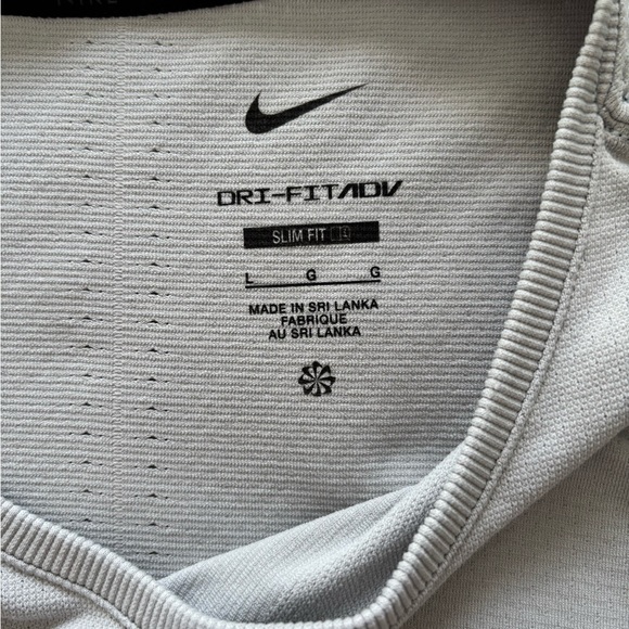 Nike Dri-FIT Gray Athletic T-Shirt - Picture 3 of 3